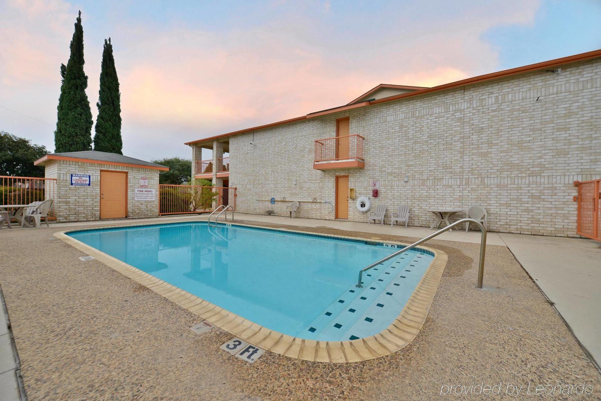 Budget Inn San Antonio Downtown I-10 East Экстерьер фото